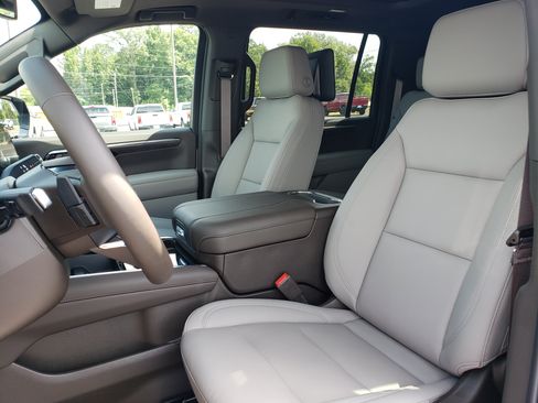 New 2026 Chevrolet Suburban Z71 w/ Z71 Off-Road Package AWD/4WD image 27
