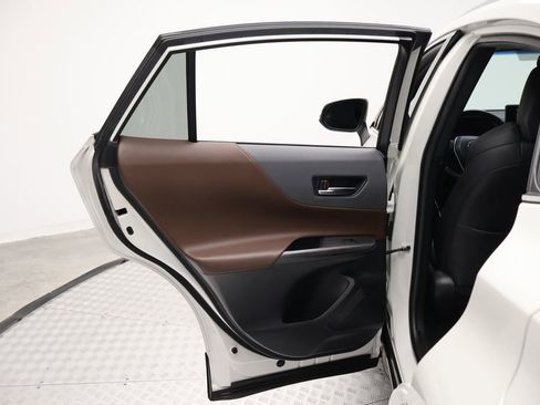 Used 2022 Toyota Venza XLE image 21