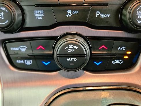 Used 2016 Dodge Challenger R/T RWD image 27
