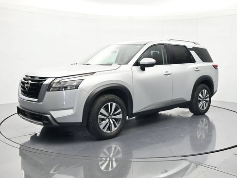 Certified 2025 Nissan Pathfinder SL FWD image 1