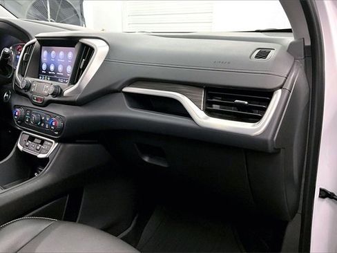 Used 2023 GMC Terrain SLT w/ Tech Package image 16