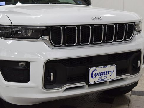 Used 2024 Jeep Grand Cherokee L Overland w/ Trailer Tow Package AWD/4WD image 13