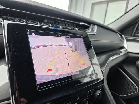 Used 2022 Jeep Grand Cherokee Altitude image 16