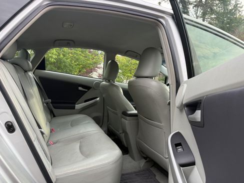 Used 2010 Toyota Prius Five w/ Navigation Pkg FWD image 17