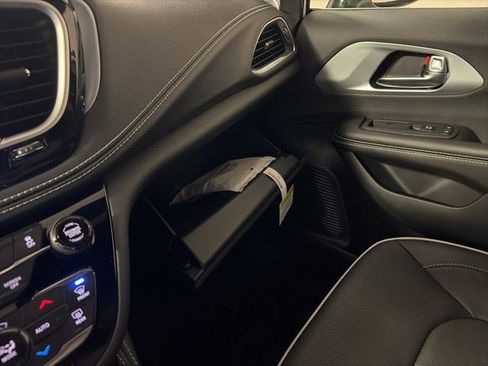 New 2026 Chrysler Pacifica Limited image 46