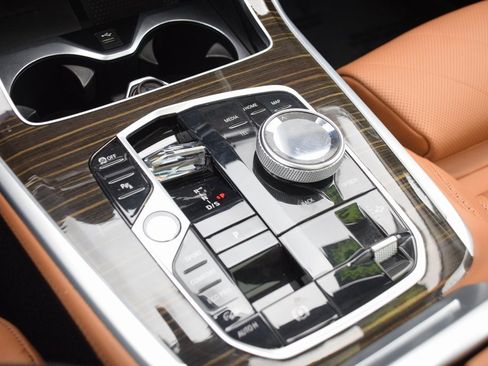 Used 2023 BMW X7 xDrive40i w/ Parking Assistance Package image 30