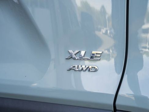 Used 2021 Toyota RAV4 XLE AWD/4WD image 10