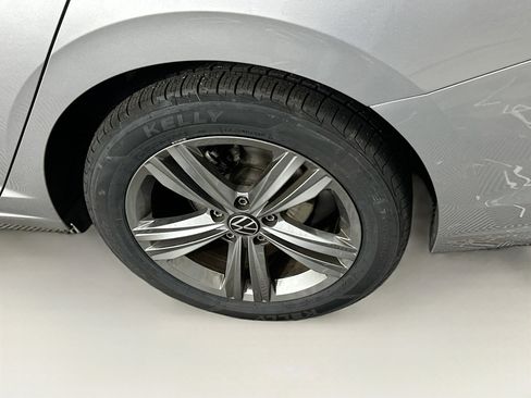 Used 2024 Volkswagen Jetta SE image 11