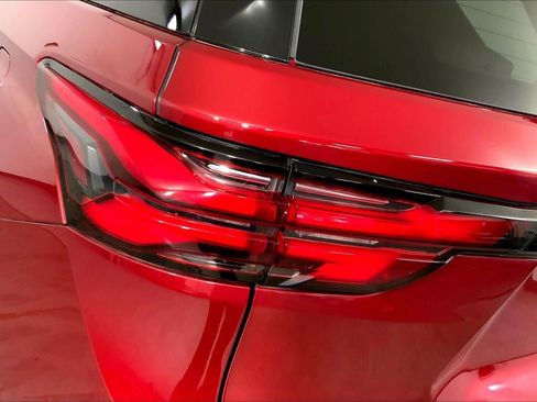 Used 2023 Chevrolet Traverse LT image 28