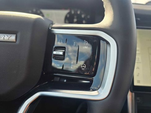 Used 2025 Land Rover Discovery Sport S image 31