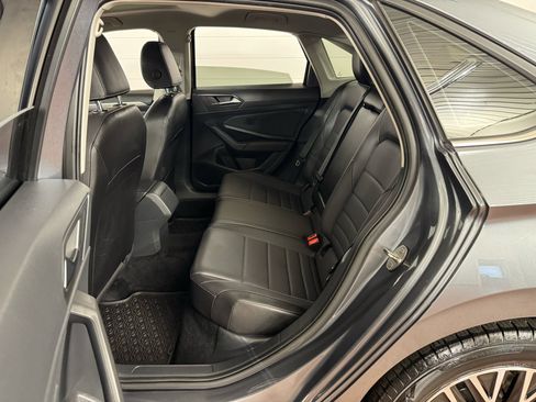 Used 2021 Volkswagen Jetta SE image 26