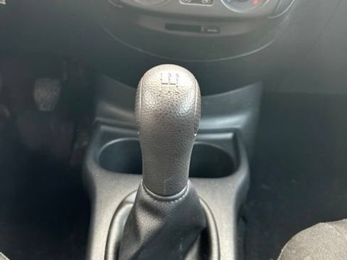 Used 2016 Nissan Versa S FWD image 18