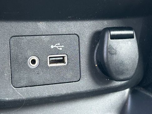 Used 2018 Nissan Rogue SV FWD image 16