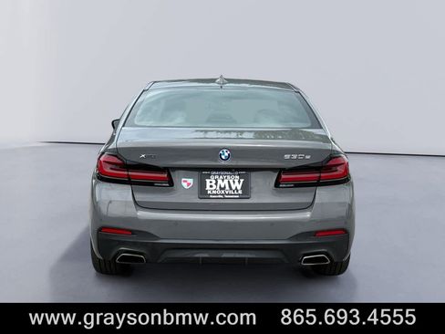 Used 2022 BMW 530e xDrive w/ Premium Package image 4