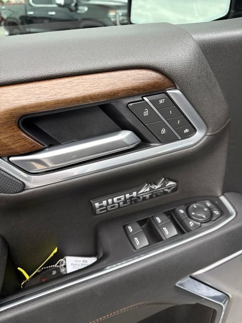 Used 2025 Chevrolet Silverado 1500 High Country RWD image 15