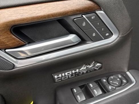 Used 2025 Chevrolet Silverado 1500 High Country RWD image 15