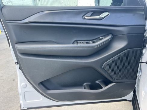 New 2025 Jeep Grand Cherokee Laredo image 16