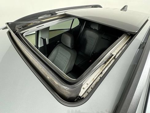 Used 2024 Chevrolet Equinox LT FWD image 14