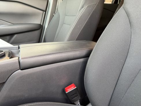 Used 2025 Nissan Rogue S image 15