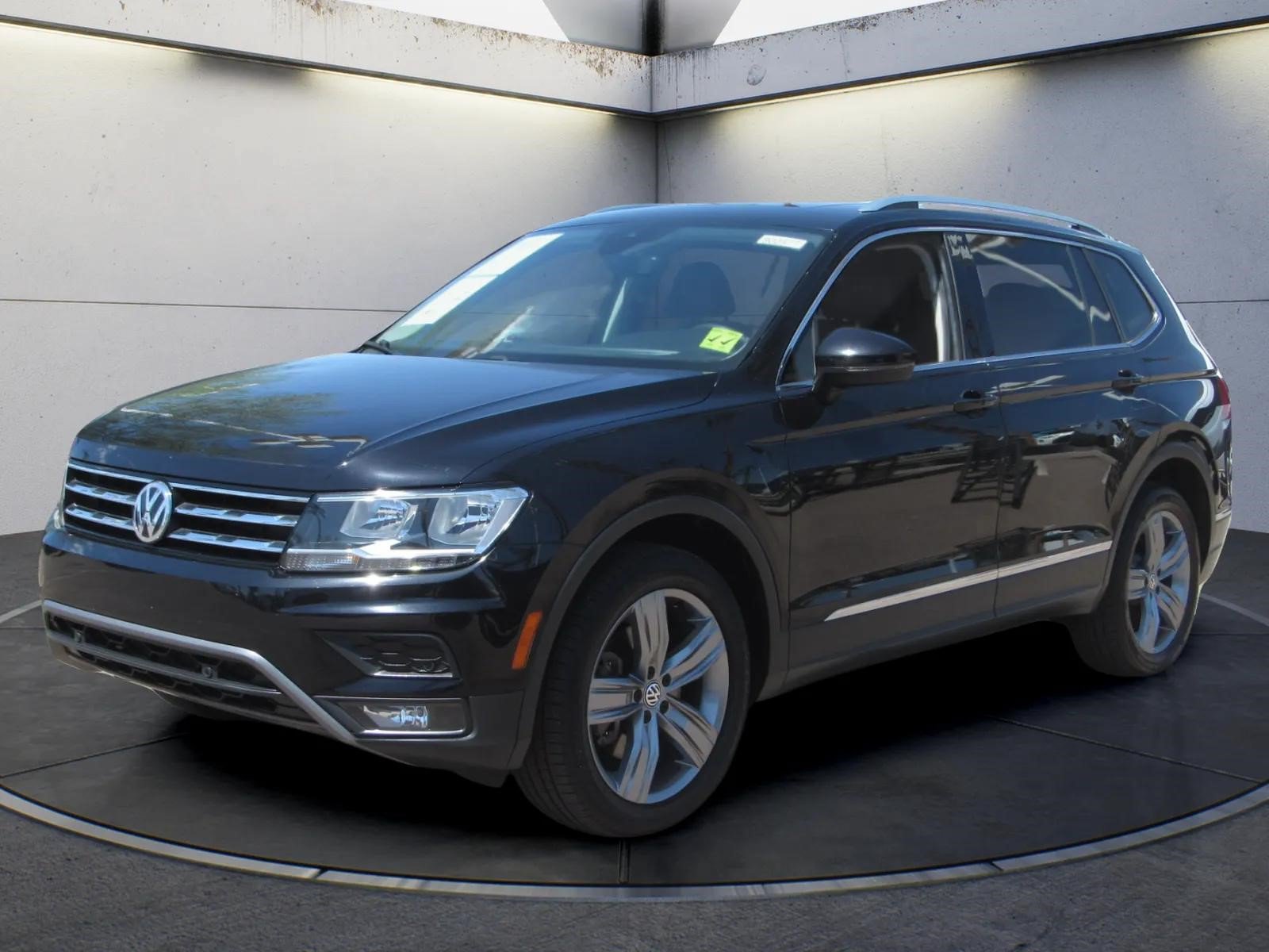 Used 2020 Volkswagen Tiguan SE R-Line FWD image 1