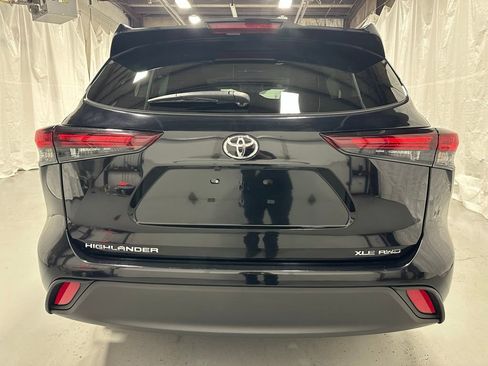 Used 2025 Toyota Highlander XLE image 6
