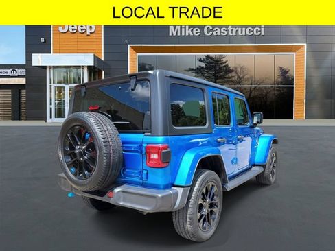 Used 2023 Jeep Wrangler Unlimited Sahara w/ Dual Top Group AWD/4WD image 4