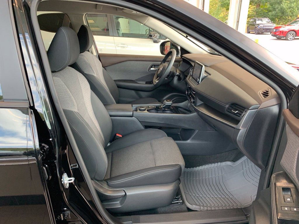 Used 2023 Nissan Rogue SV AWD/4WD image 19