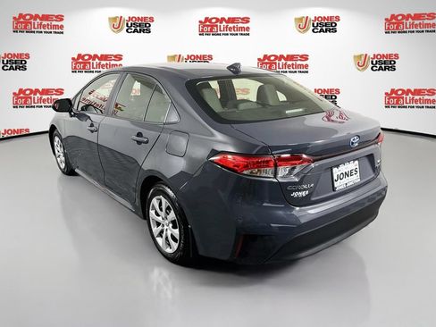 Certified 2025 Toyota Corolla LE FWD image 2