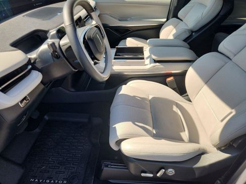 Used 2025 Lincoln Navigator L Reserve AWD/4WD image 10