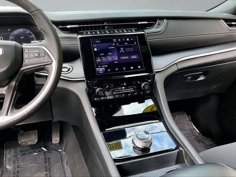 Certified 2025 Jeep Grand Cherokee Laredo X w/ Luxury Tech Group I AWD/4WD image 7