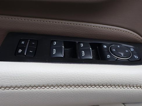 Used 2024 GMC Yukon XL Denali image 11