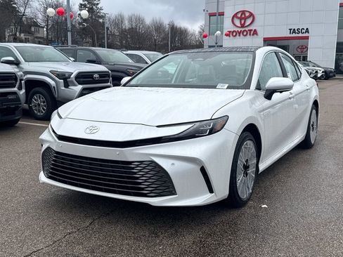 New 2026 Toyota Camry XLE AWD/4WD image 3