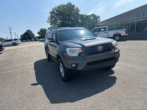 Used 2013 Toyota Tacoma 4x4 Access Cab V6 w/ TRD Sport Pkg image 10