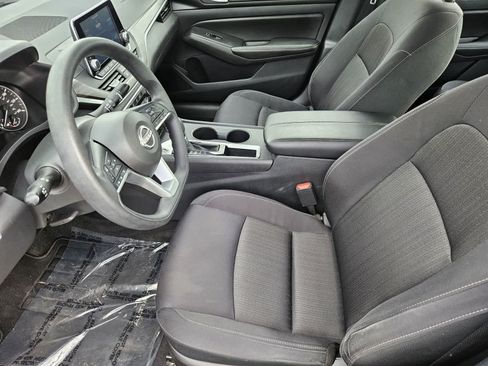 Used 2025 Nissan Altima 2.5 SV FWD image 11
