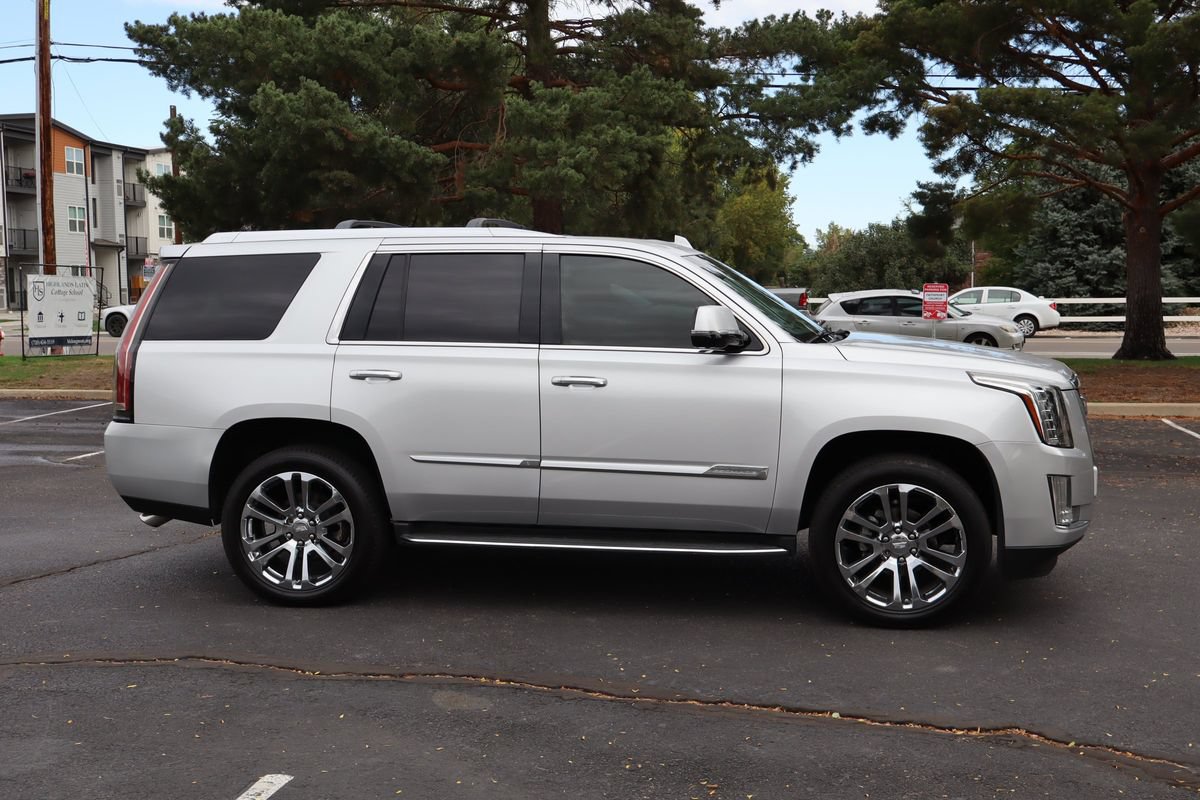 Used 2016 Cadillac Escalade Luxury AWD/4WD image 3