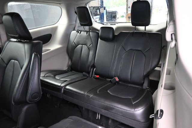 Used 2024 Chrysler Pacifica Limited FWD image 33