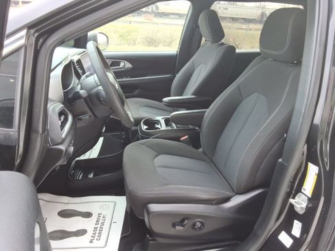 Used 2023 Chrysler Pacifica Touring FWD image 27