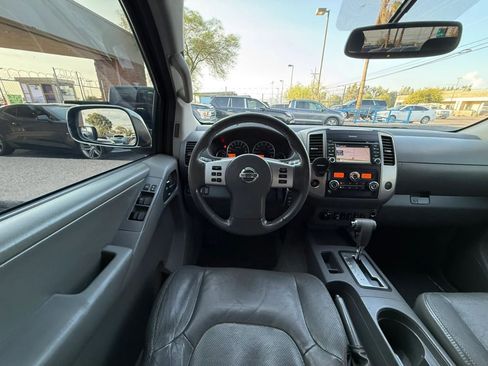 Used 2013 Nissan Frontier SL w/ Moonroof Pkg AWD/4WD image 53