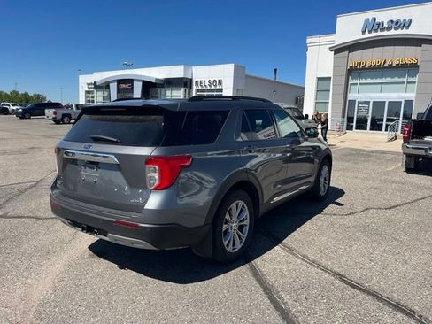 Used 2023 Ford Explorer XLT w/ Equipment Group 202A AWD/4WD image 8