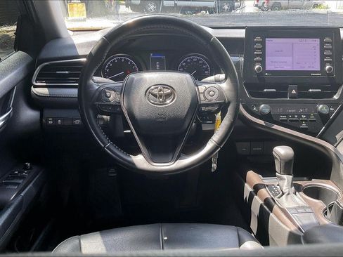 Used 2022 Toyota Camry SE FWD image 4