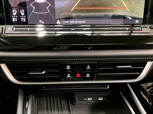 Used 2025 Volkswagen Atlas SE w/ Black Wheel Package image 33