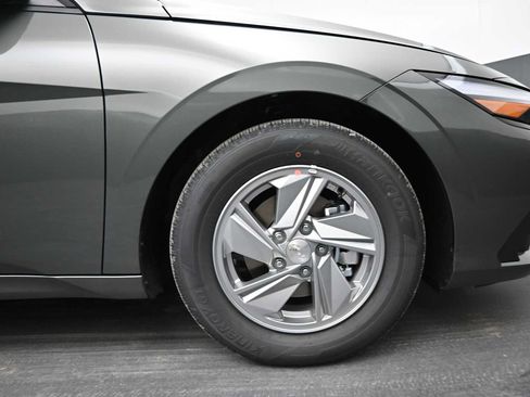 New 2026 Hyundai Elantra SE FWD image 10