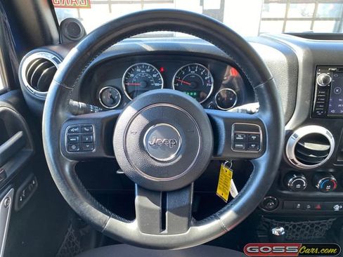 Used 2013 Jeep Wrangler Unlimited Sahara w/ Connectivity Group AWD/4WD image 15