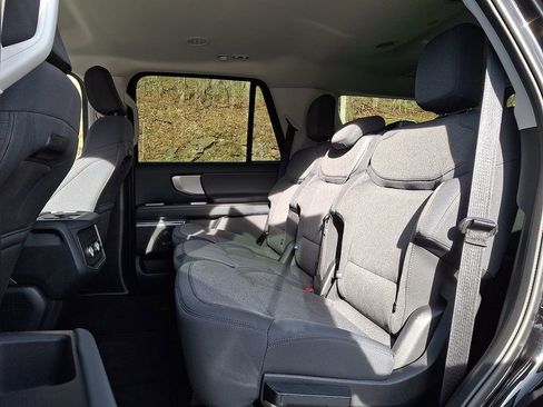Used 2025 Ford Expedition Active AWD/4WD image 10
