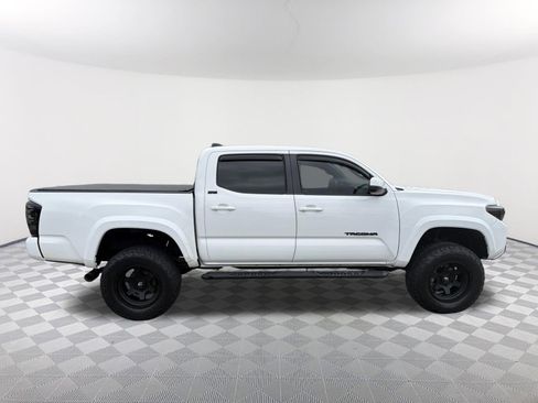Used 2022 Toyota Tacoma SR5 w/ Technology Package RWD image 5