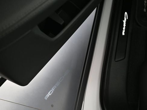 Used 2026 Porsche Cayenne AWD/4WD image 30