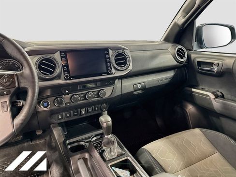 Used 2022 Toyota Tacoma TRD Off-Road w/ Technology Package AWD/4WD image 23