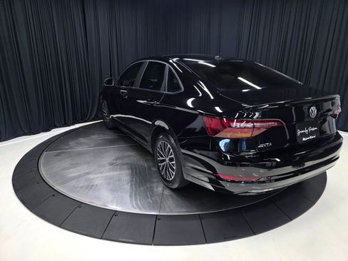 Used 2019 Volkswagen Jetta SE w/ Cold Weather Package FWD image 9