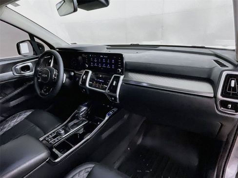 Certified 2022 Kia Sorento SX FWD image 33