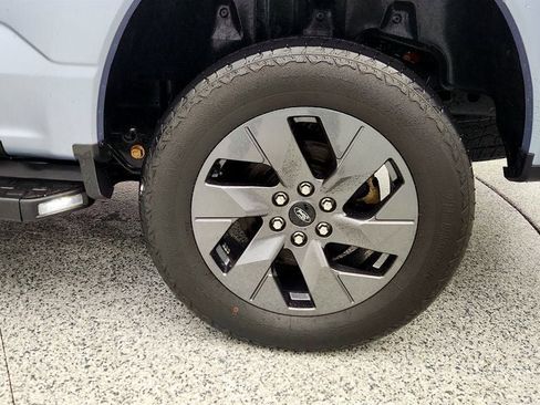 Used 2022 Ford F150 Lightning Lariat image 9